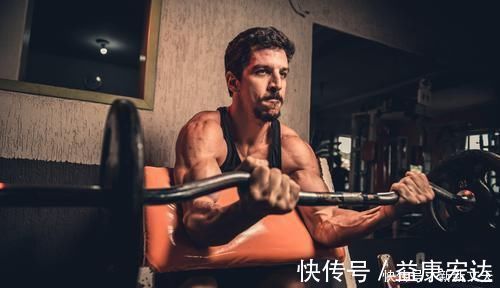 新手|健身新手:怎么解决卧推手臂酸,胸部不酸却不酸的情况?