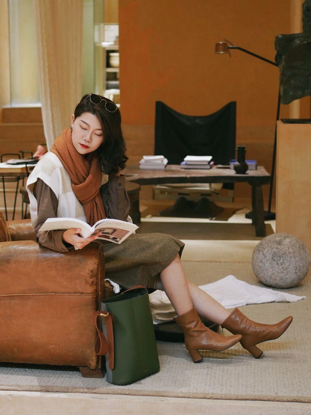 脖颈处|冬季围巾怎么搭才好看?掌握这4种方式,不光保暖还能提升气质感