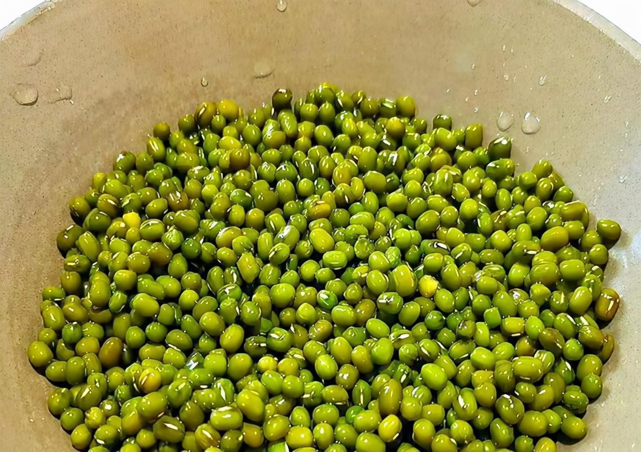 骑自行车|高血压不能碰“洋葱”?医生建议:想要血压平稳,4种食物可常吃