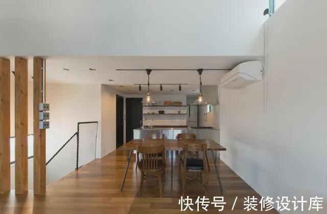 胡桃木床|爸妈买的小复式楼，楼上楼下125平，加上落地窗住两家人都不挤！