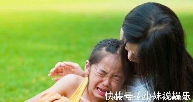 家长们|孩子碰坏同学“苹果”手表，家长赶忙拿钱赔偿，对方家长：不用赔