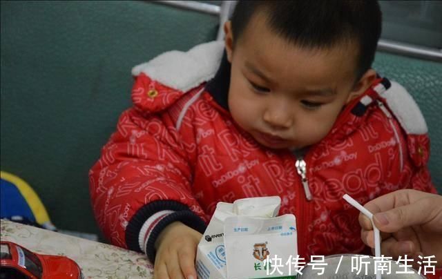 化妆品|孩子“性早熟”越来越普遍这4种做法会“催熟”孩子,你做过吗