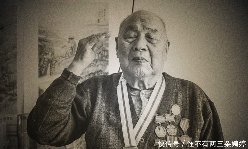 抱头痛哭|两兄弟因战乱失散，13年后在朝鲜相遇，认出时抱头痛哭