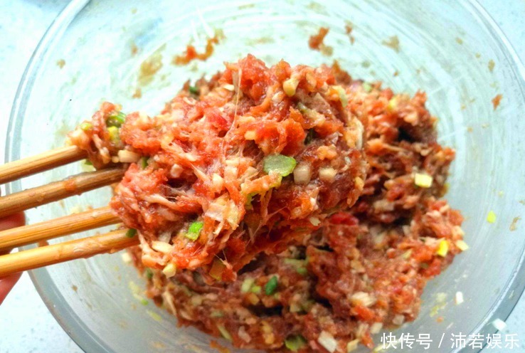 炸丸子时，万万不可直接炸，做对3步，丸子圆润，好吃又入味