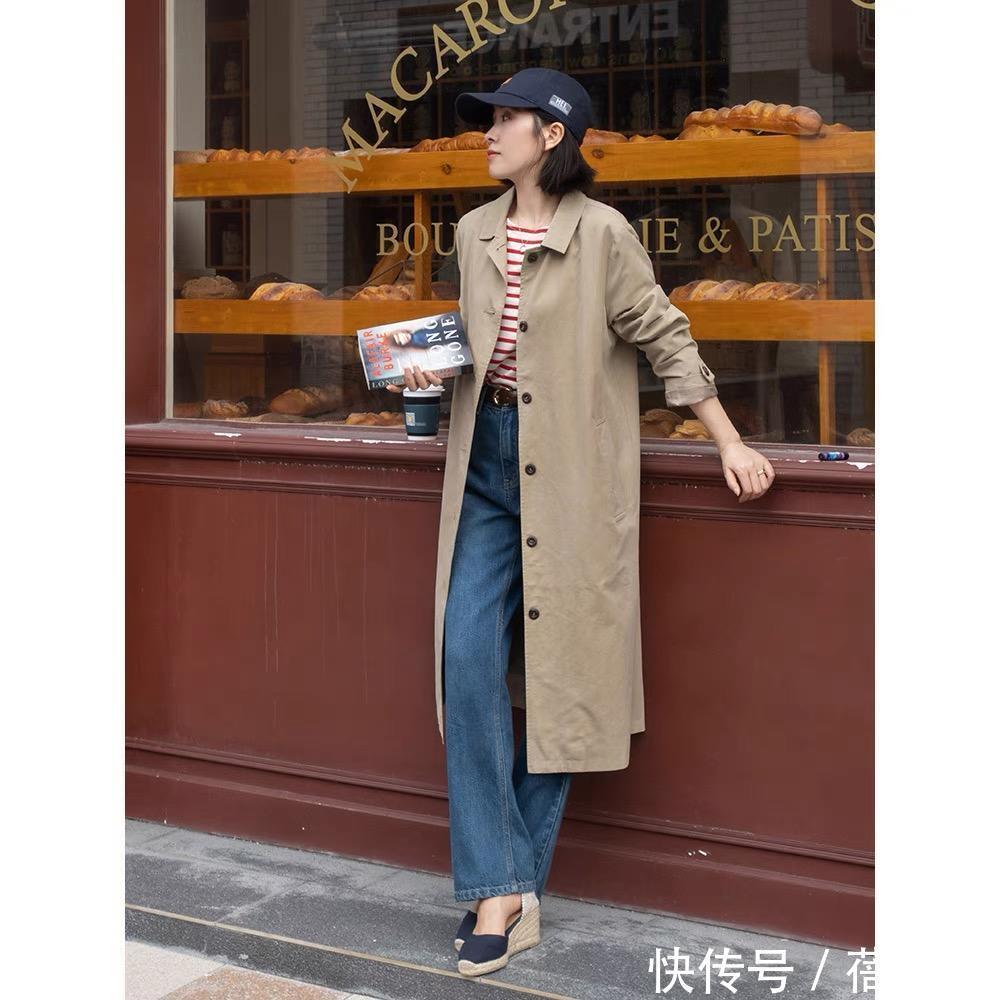 搭配|40岁女人穿风衣要“大气”,get这4个搭配重点,气质不俗反而高级