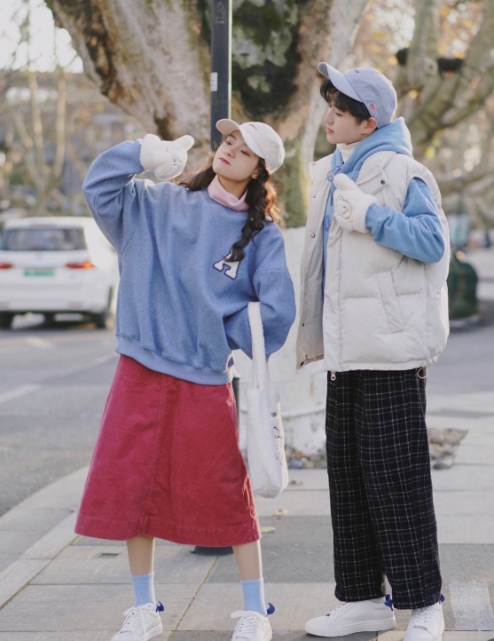 半身裙|冬天穿衣没思路?看看这5组情侣默契穿搭,高阶秀恩爱