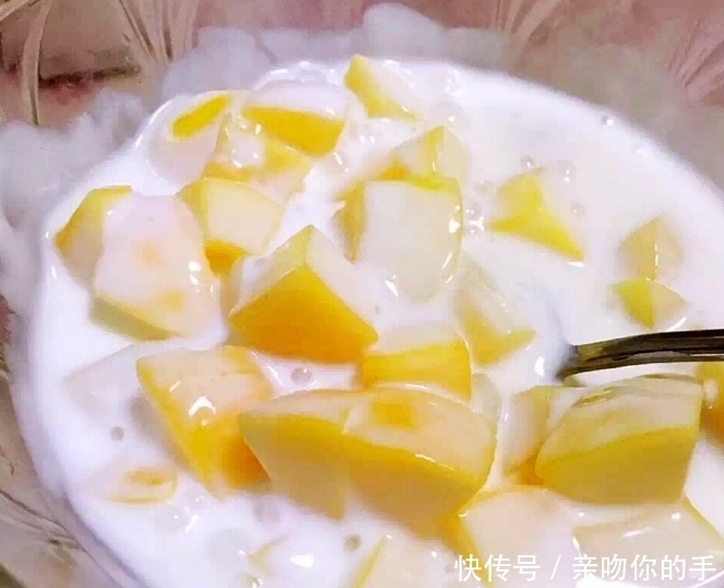 如果送你一把小勺子,下面的水果选一种拌酸奶,你不能放弃哪个?