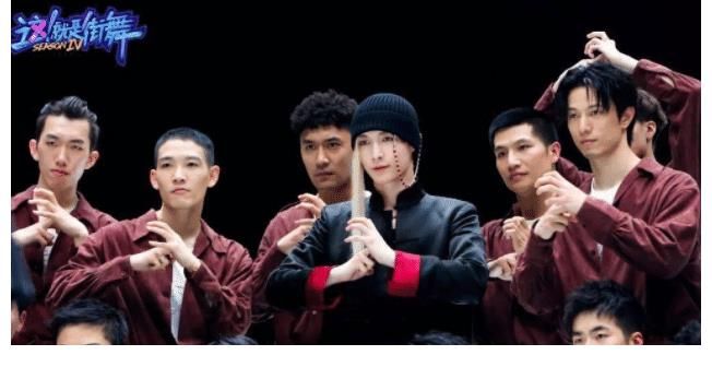 《这就是街舞4》，王一博跳街舞的天赋还是很强的，比如律动方面