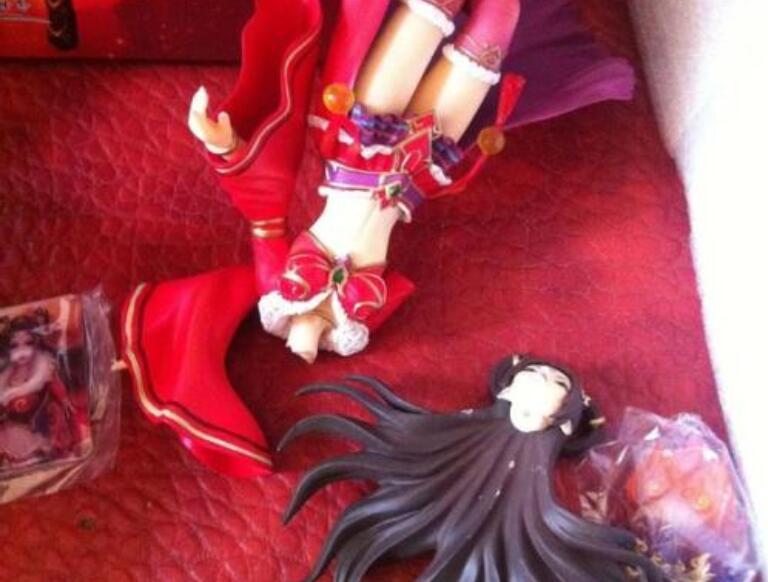 位漫迷|小孩摔坏“百万手办”,家长:我赔你手办,你赔我孩子