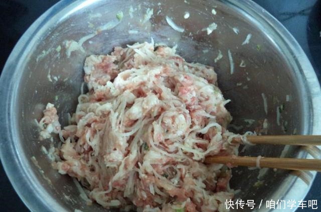 调萝卜馅，多数人焯水，难怪不好吃！教你1招，脆爽鲜美，香喷喷