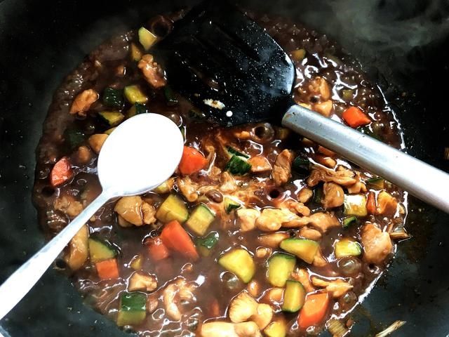 鸡丁|秋天了，吃鱼吃肉不如吃它，软嫩弹牙不上火，配米饭真香啊