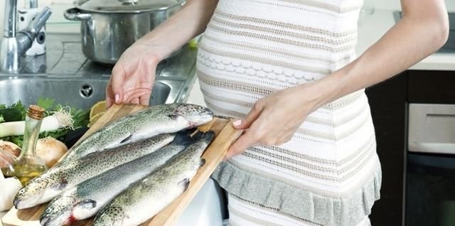 胎儿|怀孕多吃鱼娃更聪明?三种鱼不建议孕妈吃,否则坑的是肚子里的娃