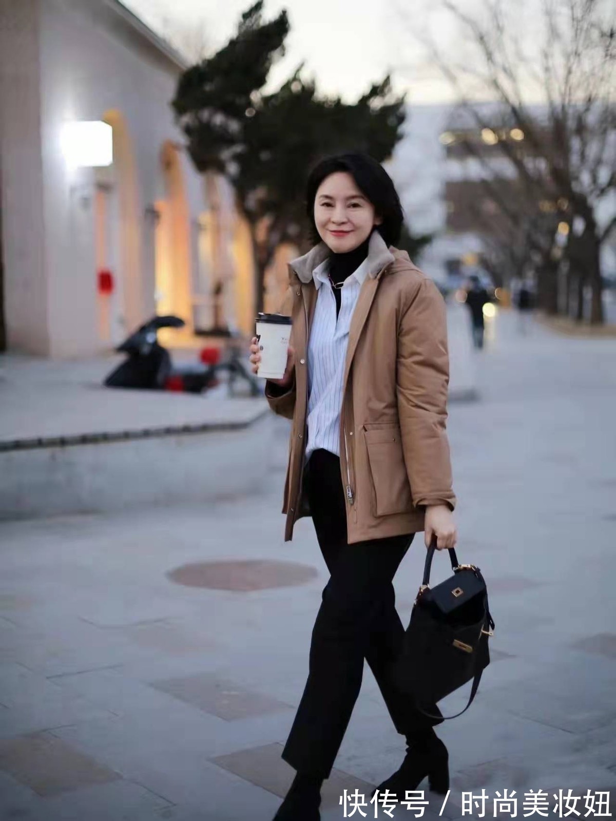 基础款|这才是万能的“打底”,黑色毛衣+黑色西裤搭遍所有,保暖洋气