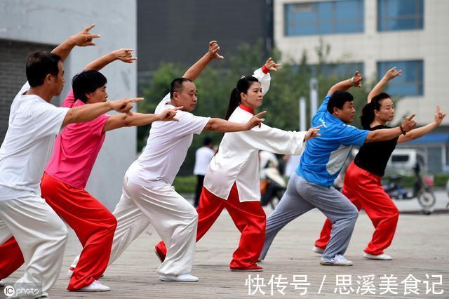 高血压患者|血压高的人，想要稳定血压，谨记：早起3要慢，日常4不吃