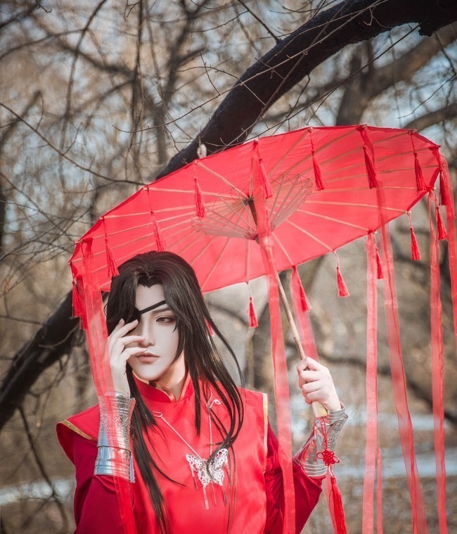 厄命|天官赐福Cos这个花城婚服绝了!网友是羡慕不来的身高和颜值