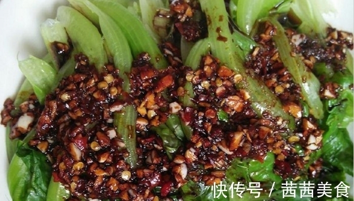 生菜别再蘸酱吃了,教你一招,吃起来口感清脆,而且还很开胃下饭