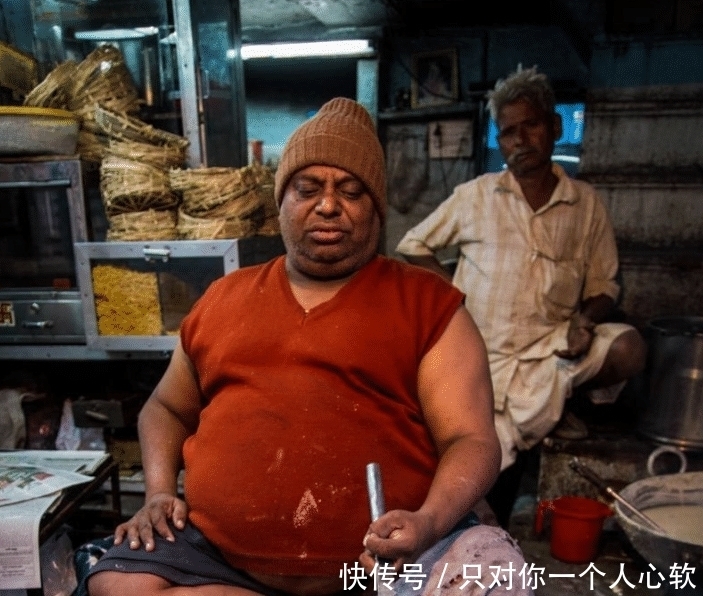 街头|13亿印度人平常吃啥?为什么街头很多人大腹便便,说好的吃不饱呢
