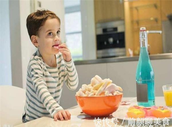 怒斥|婆婆带孙子睡觉从来不哭,可妈妈却勃然大怒:为老不尊,不要脸!