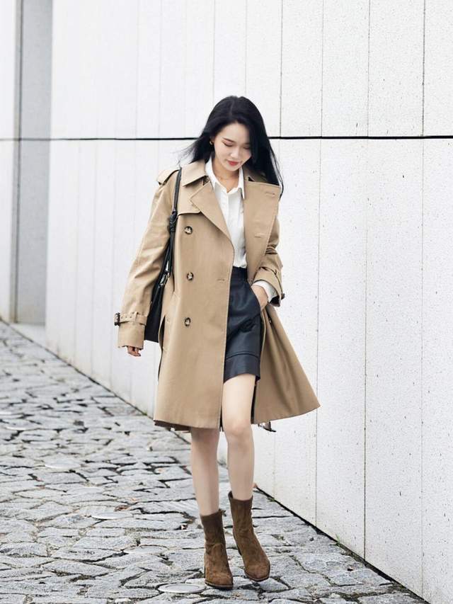 调节扣|秋冬,怎么穿性感女人味?风衣配白色衬衫和白色短裤,秀出大长腿