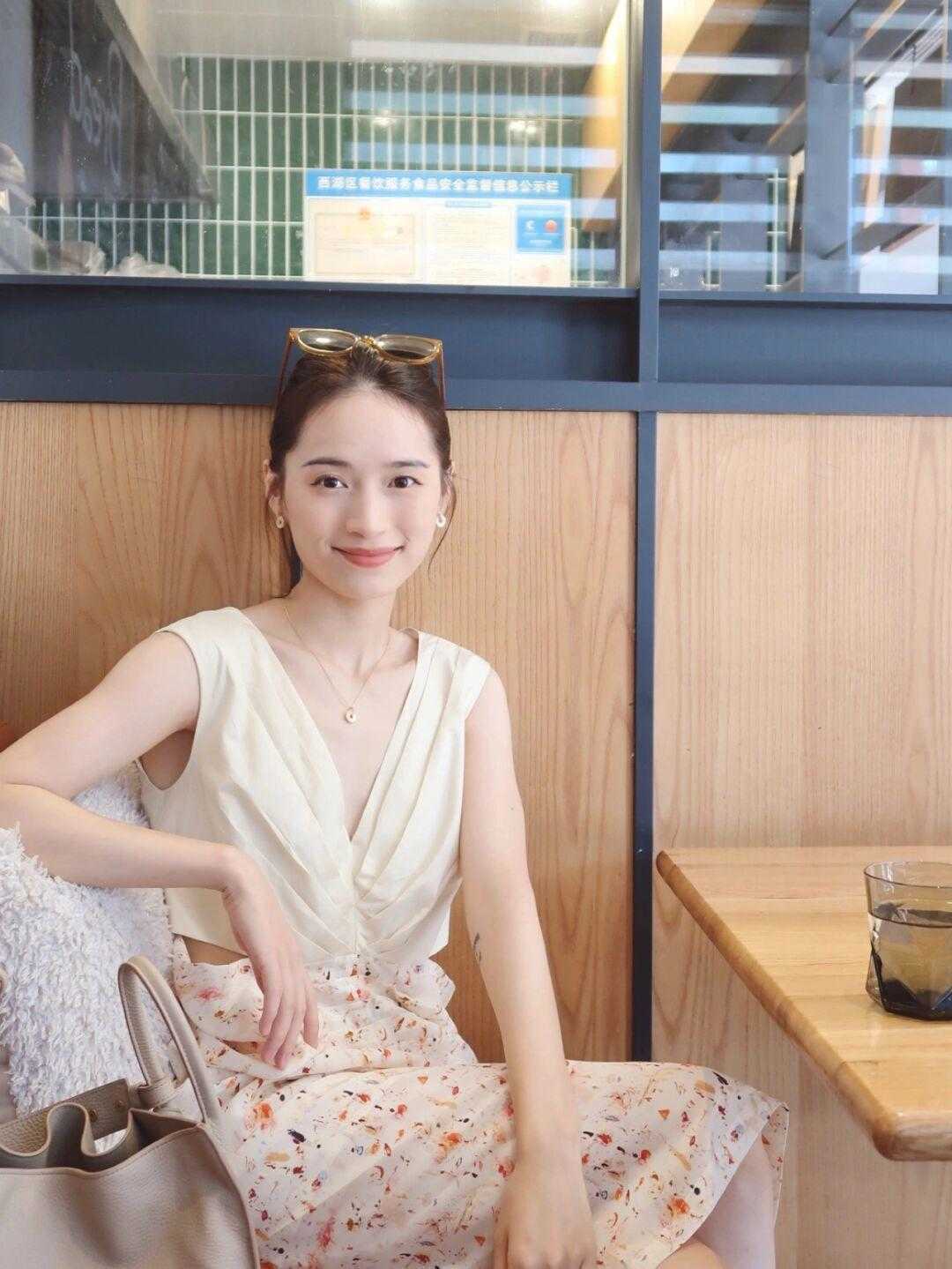 女生|都是基础款的衣服,看起来既高级又时尚,简直好搭配又惊艳