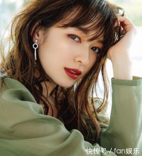 唇部|女生出门前涂口红时,这3个“动作”等于慢性毁容,小心越变越丑!