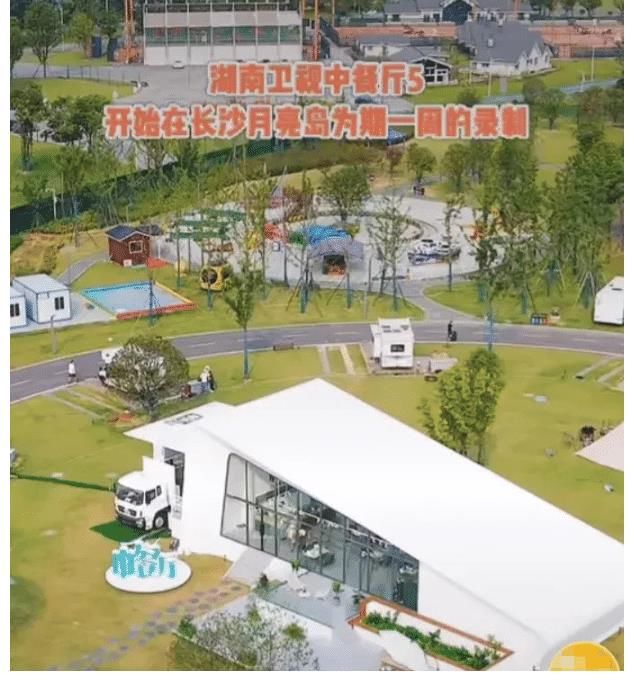 龔俊|《中餐廳5》全員到齊，龔俊周也再同框引關(guān)注，豪華房車太搶鏡了