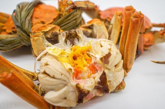 清蒸|螃蟹不要清蒸水煮,试试这样做,不加一滴水,营养不流失,味更鲜