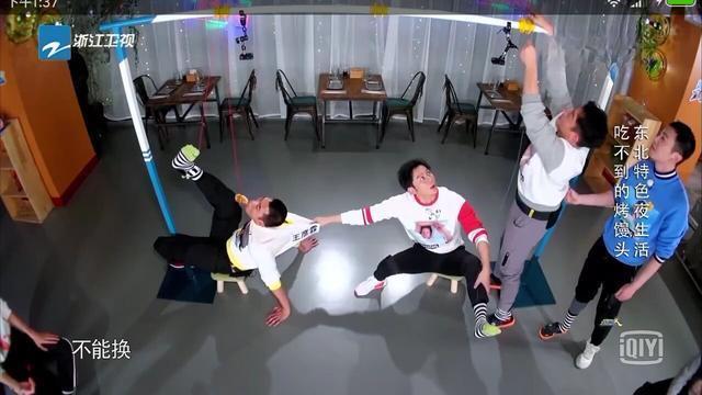 李晨饅頭片掉在地上,有人注意鄭凱現(xiàn)場的反應嗎很真實!