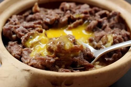  锅巴|电饭锅一焖就搞定的煲仔饭，有肉有菜还有焦脆锅巴！