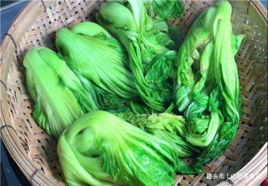 腌酸菜时,一定不能放盐,教你正确做法,3天就能吃,放一年不坏
