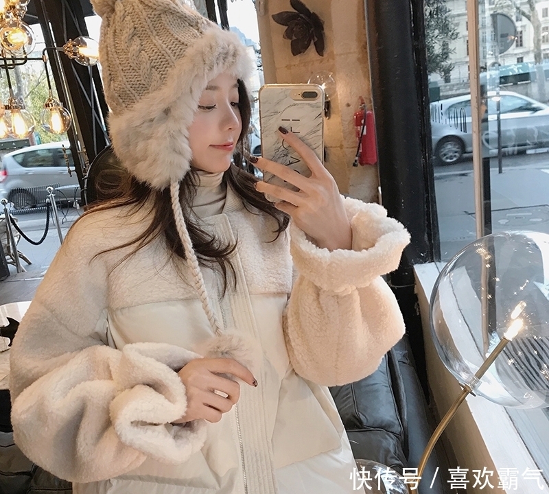 建议大家:羽绒服就买下面这颜色的,保暖还显年轻,几年不过时