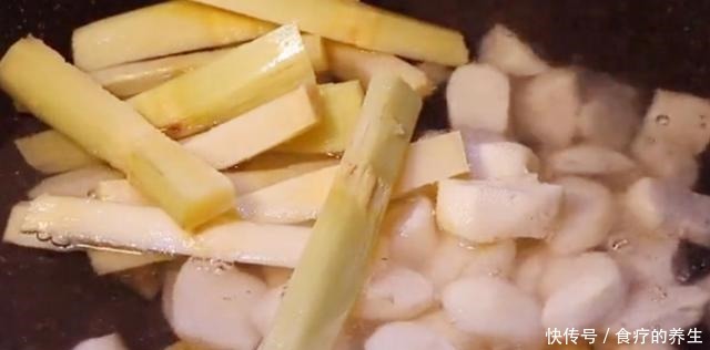 喉咙干痒不舒服，试试每周喝一碗它，润肺止咳化痰，睡得好吃得香