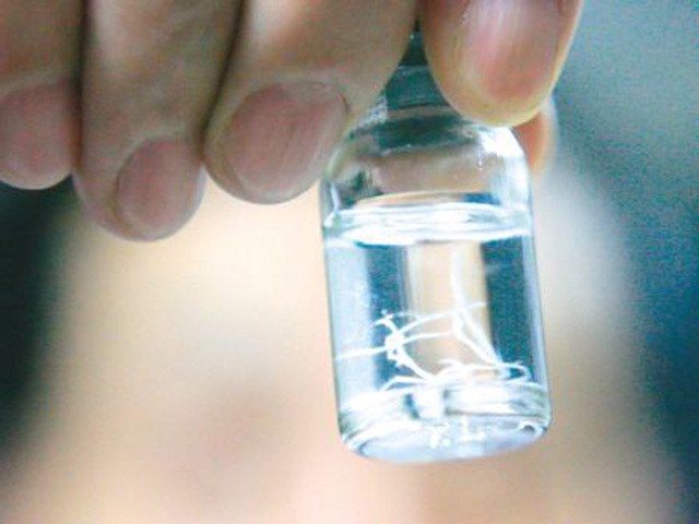 眼睑|2岁男宝宝总是说眼睛难受,医生撑开眼睑顿时就愣住了