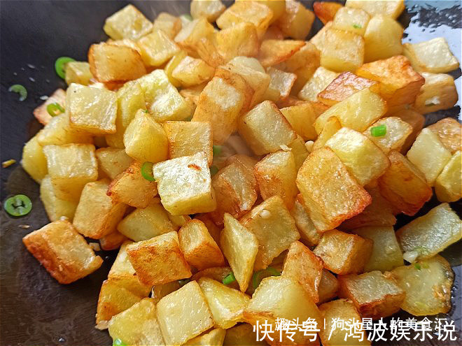 土豆别再炖着吃了,教你8道新做法,简单美味,每周换着花样吃