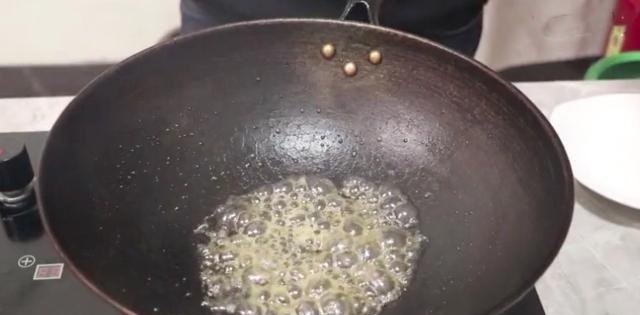 苹果加鸡蛋这么好吃，刚做好就被孩子们抢光了，香甜可口！