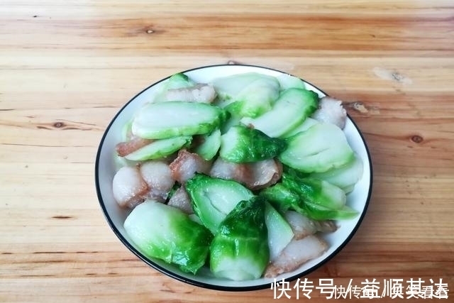 黄芪|妈妈来家里小住,女婿忙活一下午做5菜1汤,晒圈网友:胃口真好