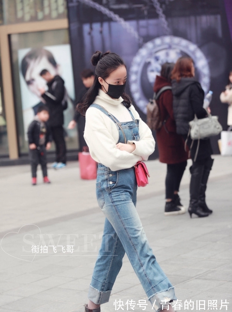 深色系|街拍：时髦都市美女灵活玩转穿搭，学习一下，下次自信满满去逛街