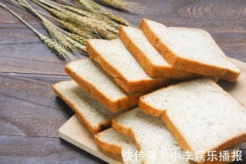 全麦面包|这7种食物,中学生睡前千万不要再吃了!后果真的很严重!