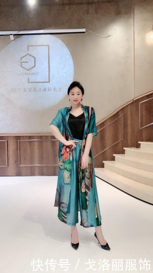 戈洛丽为你分享夏季服饰搭配,别关注意小短裙小短裤了,夏季防晒很重要