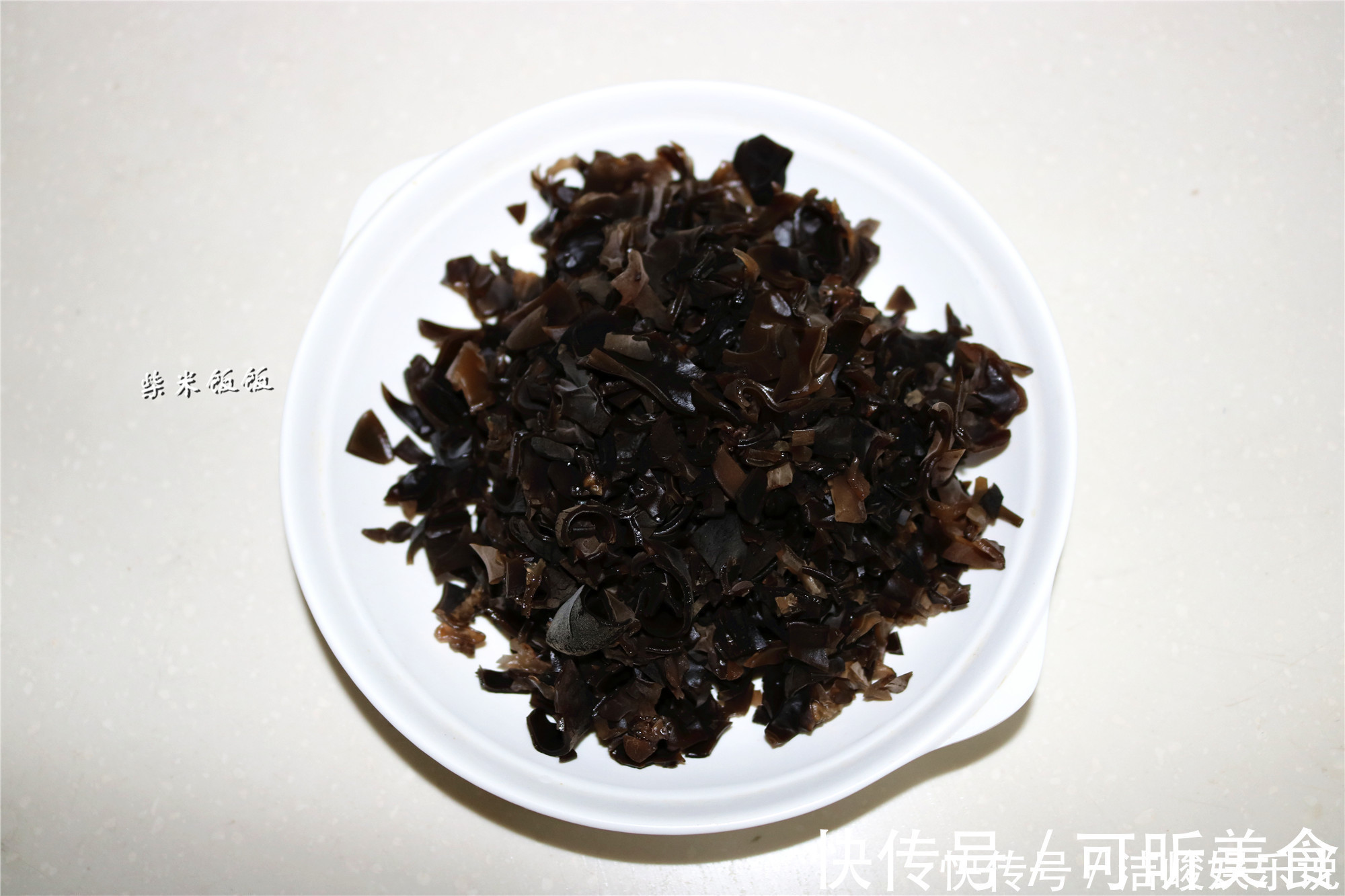 都说这馅的饺子好吃,我也赶紧试试,果然比肉饺子还香