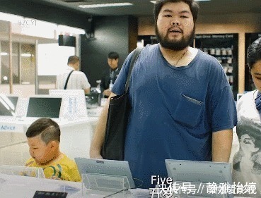 手机|爸妈带孩子买平板,服务员:请7年后来取货!孩子的眼神让人深思