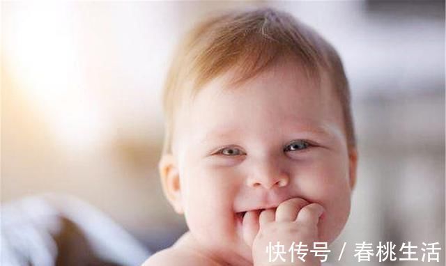 父母|宝宝总是流口水，有四种正常情况和四种异常情况，父母注意区分