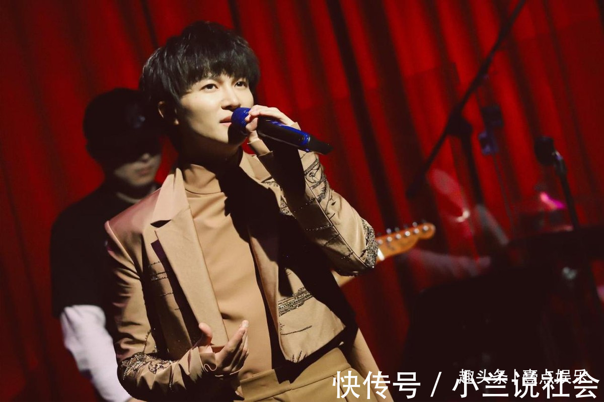 同一天,周深两档综艺节目同时曝光,都是某平台的重大项目