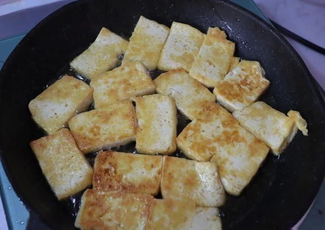 外酥|豆腐这样做,比锅包肉还好吃,酸甜开胃,外酥里嫩,端上桌抢着吃