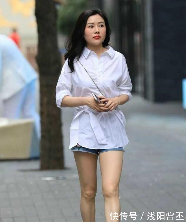 打底裤 精致的印花打底裤穿搭,展现出靓丽自信的气质,舒适清爽!