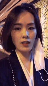 |搞笑GIF:第一次住女朋友家 她爸突然进来了