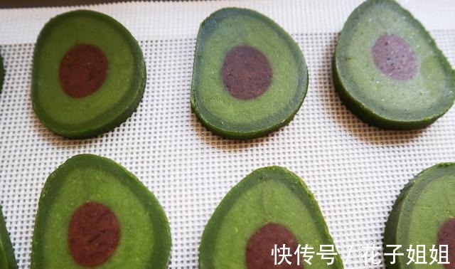 少女心|创意型零食牛油果饼干，香浓酥脆，颗颗可爱，这少女心爆棚了！