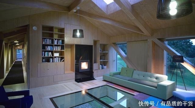 玻璃|朋友家的玻璃地板火了!装修剩点玻璃砸碎了填充进去,不敢上脚踩!