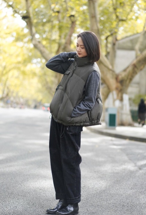 羽绒马甲|冬季穿衣别老一套,看看最潮的羽绒马甲,风格百变还时髦