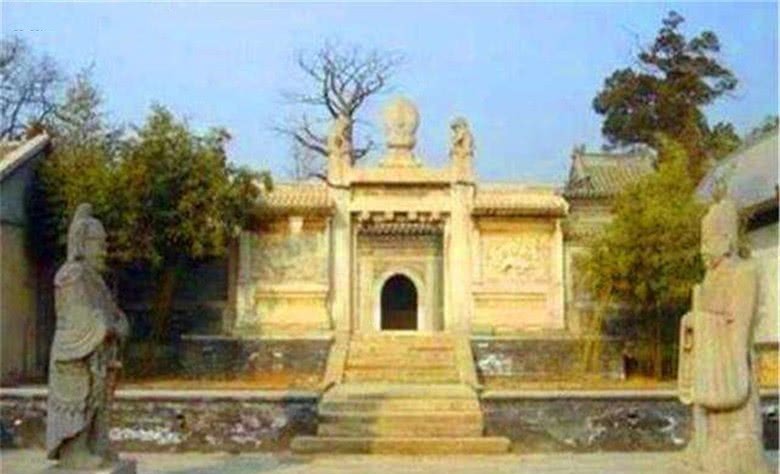 死因|李莲英墓地被挖开,里面只剩一个头颅骨,揭开其神秘死因?